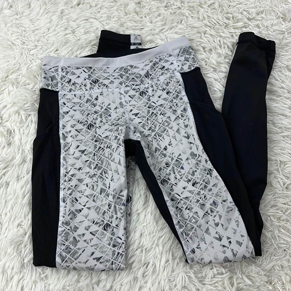 Lululemon Speed Tight *Full-On Luxtreme Unbreakable White Black
